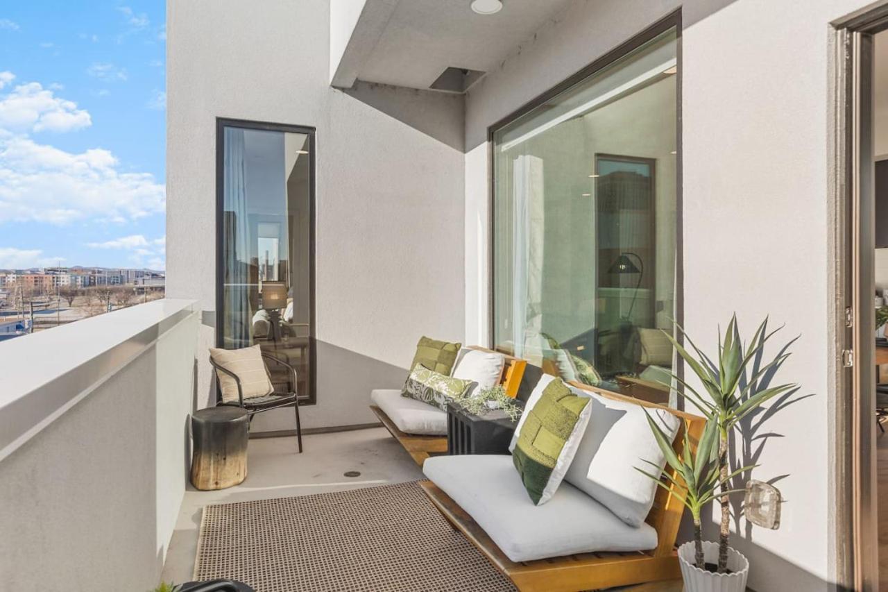 Penthouse With Patio Walk To Downtown 3 Bedrooms 5 Beds Apartment Nashville
