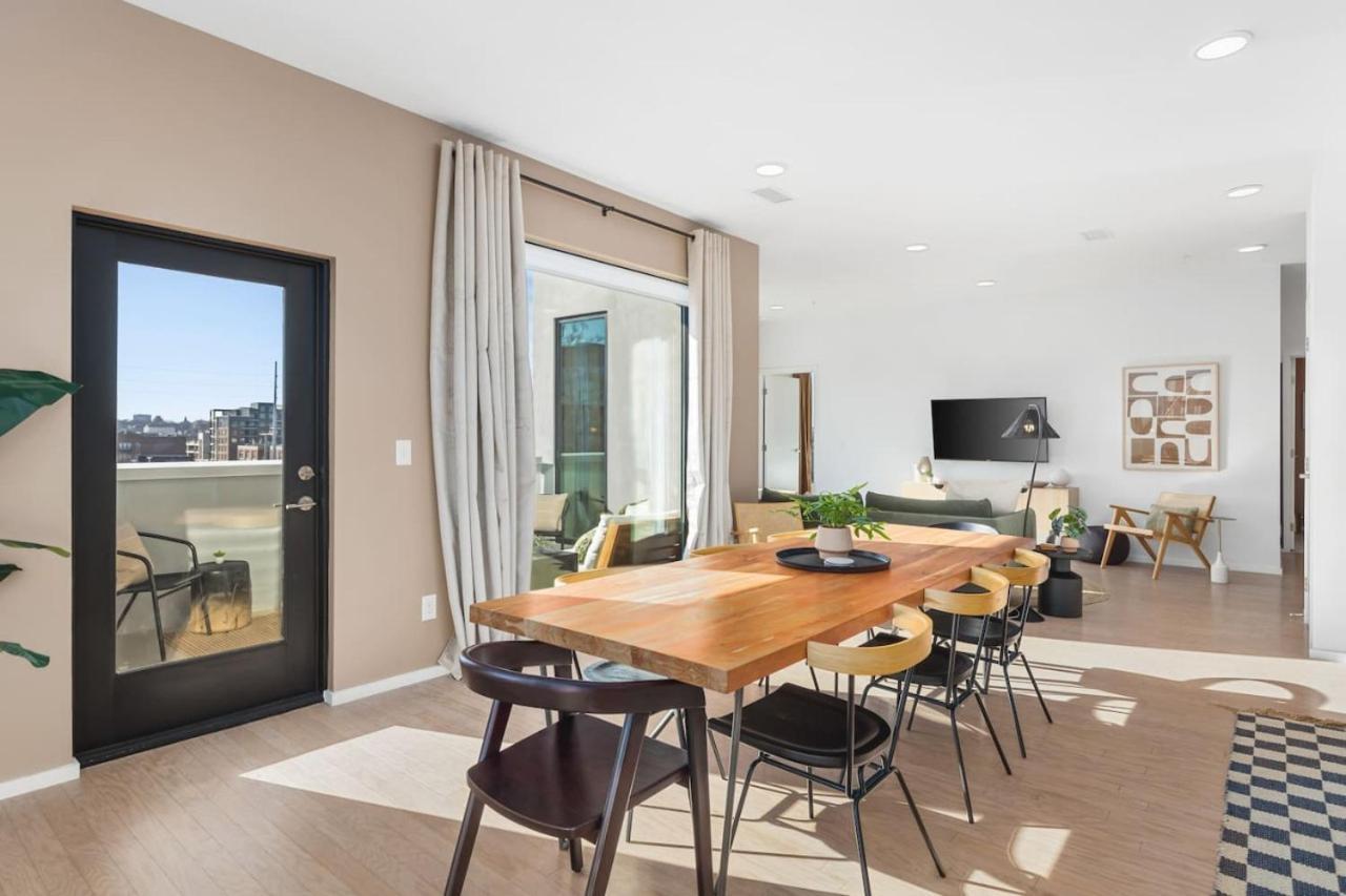 Penthouse With Patio Walk To Downtown 3 Bedrooms 5 Beds * Nashville