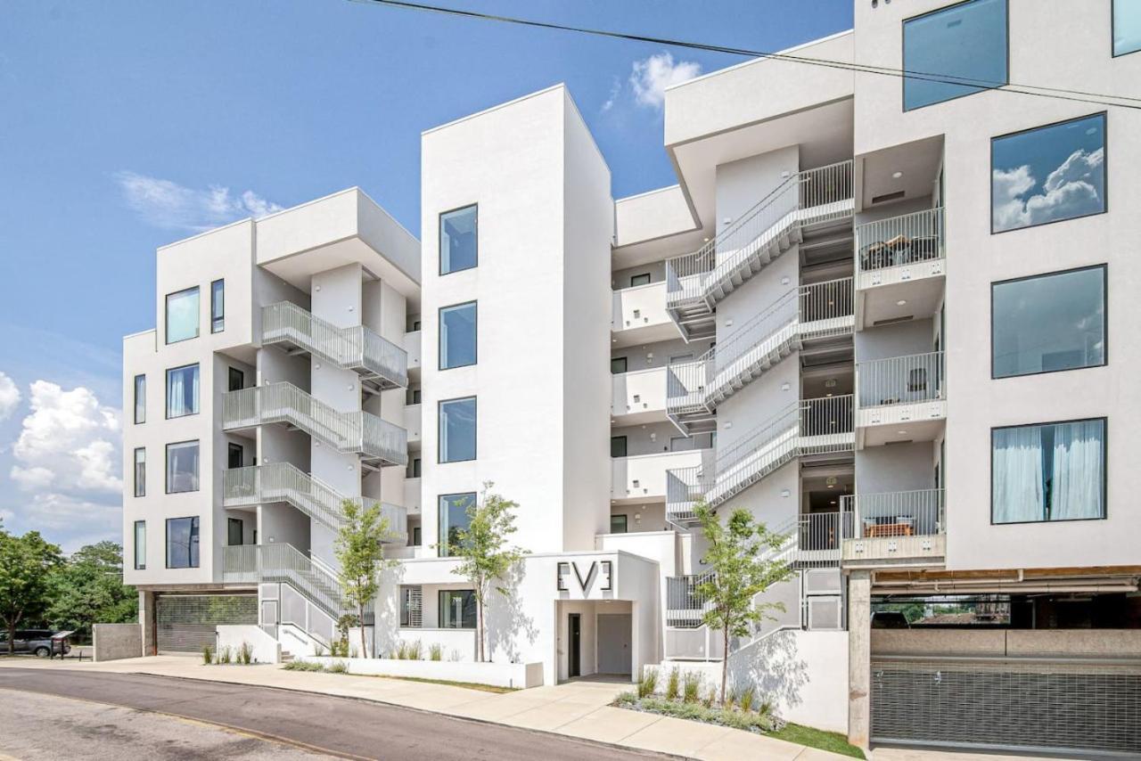 Apartment Penthouse With Patio Walk To Downtown 3 Bedrooms 5 Beds *