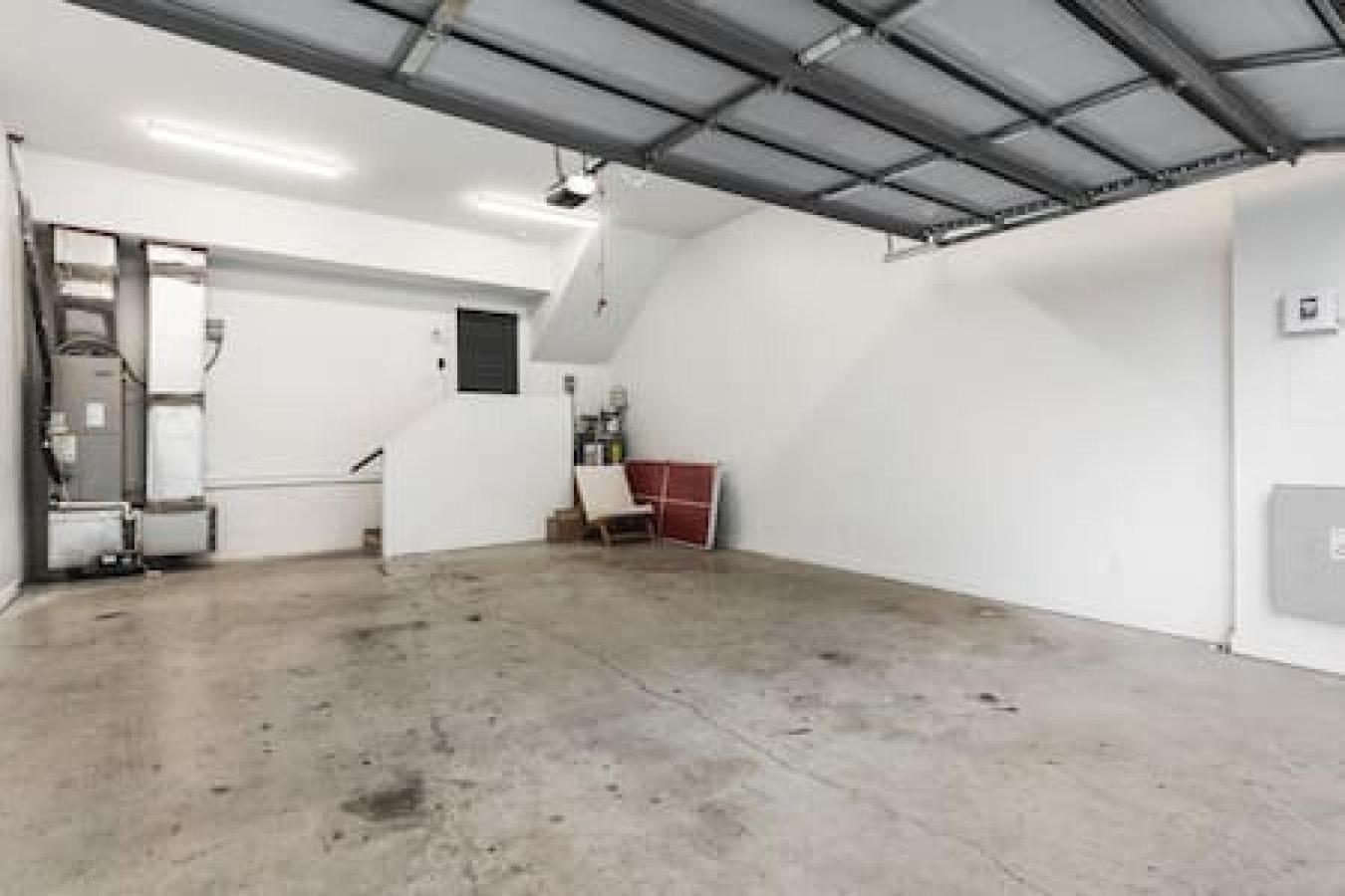 Gorgeous East House With 9 Beds, Garage, Rooftop Patio *