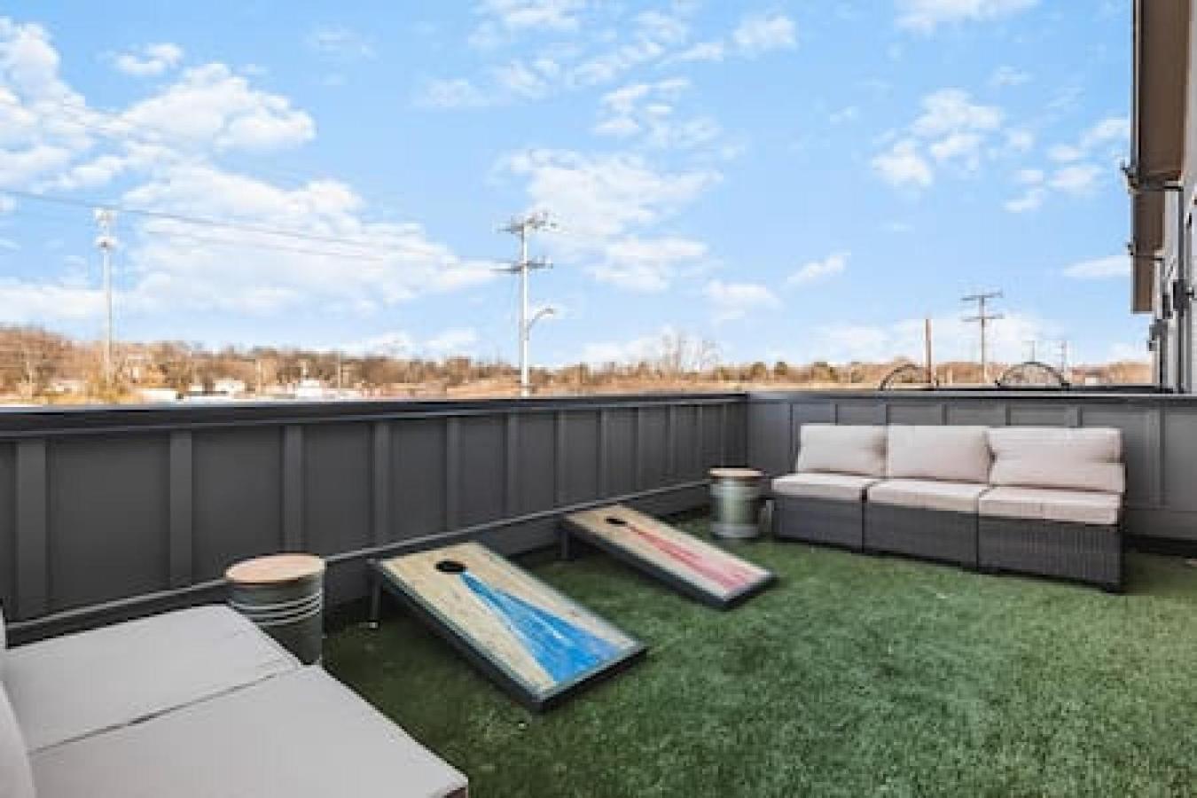 Gorgeous East House With 9 Beds, Garage, Rooftop Patio * Nashville