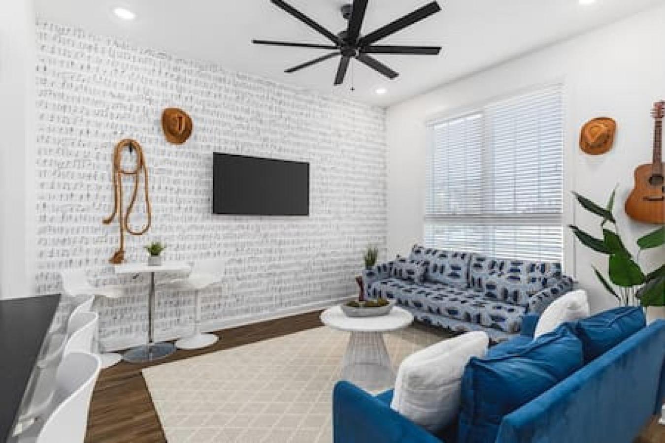 Gorgeous East House With 9 Beds, Garage, Rooftop Patio Holiday home