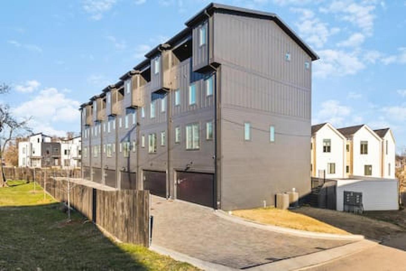 Upscale With Patio Walk To 12 South And Belmont * Nashville