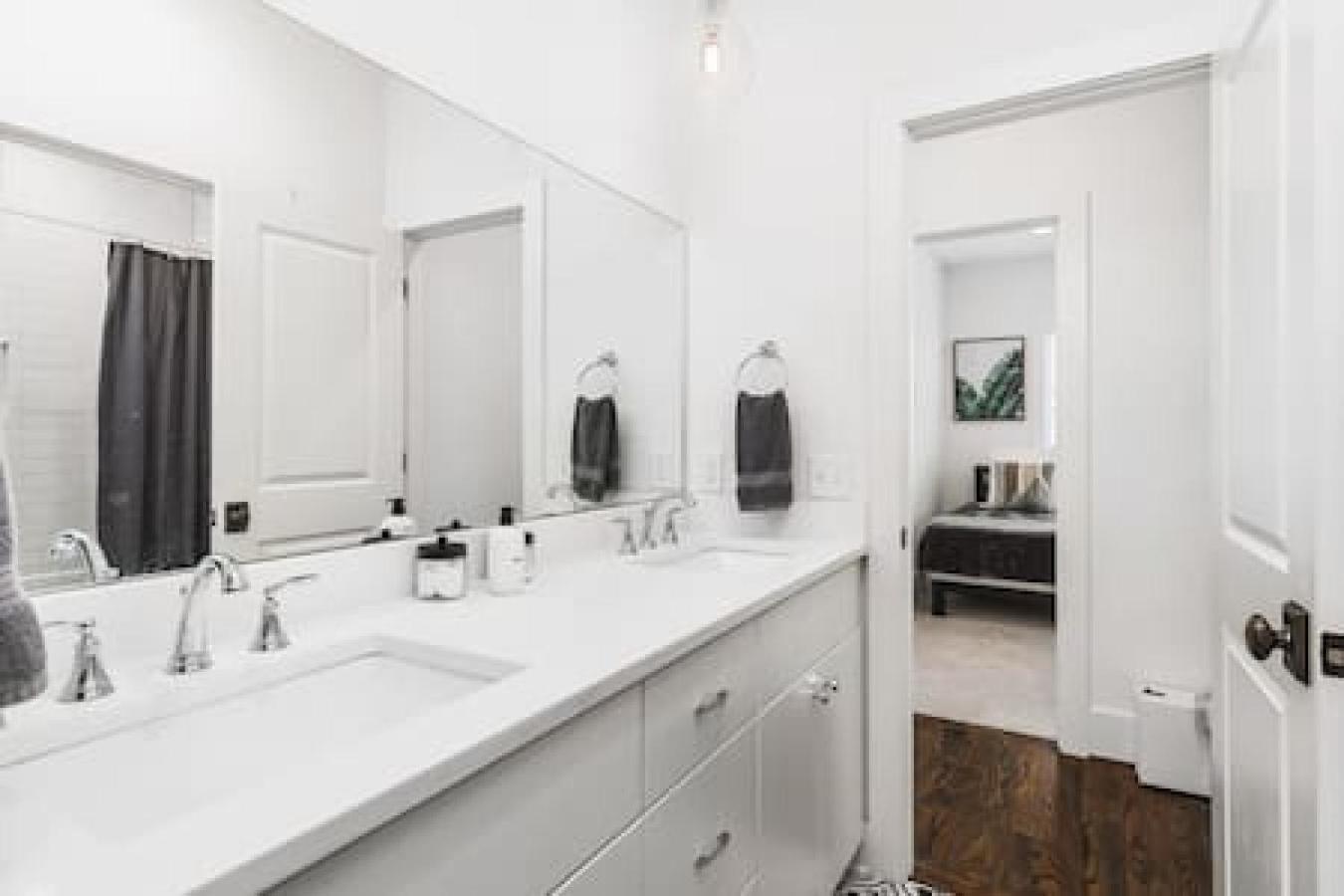 Upscale With Patio Walk To 12 South And Belmont Nashville