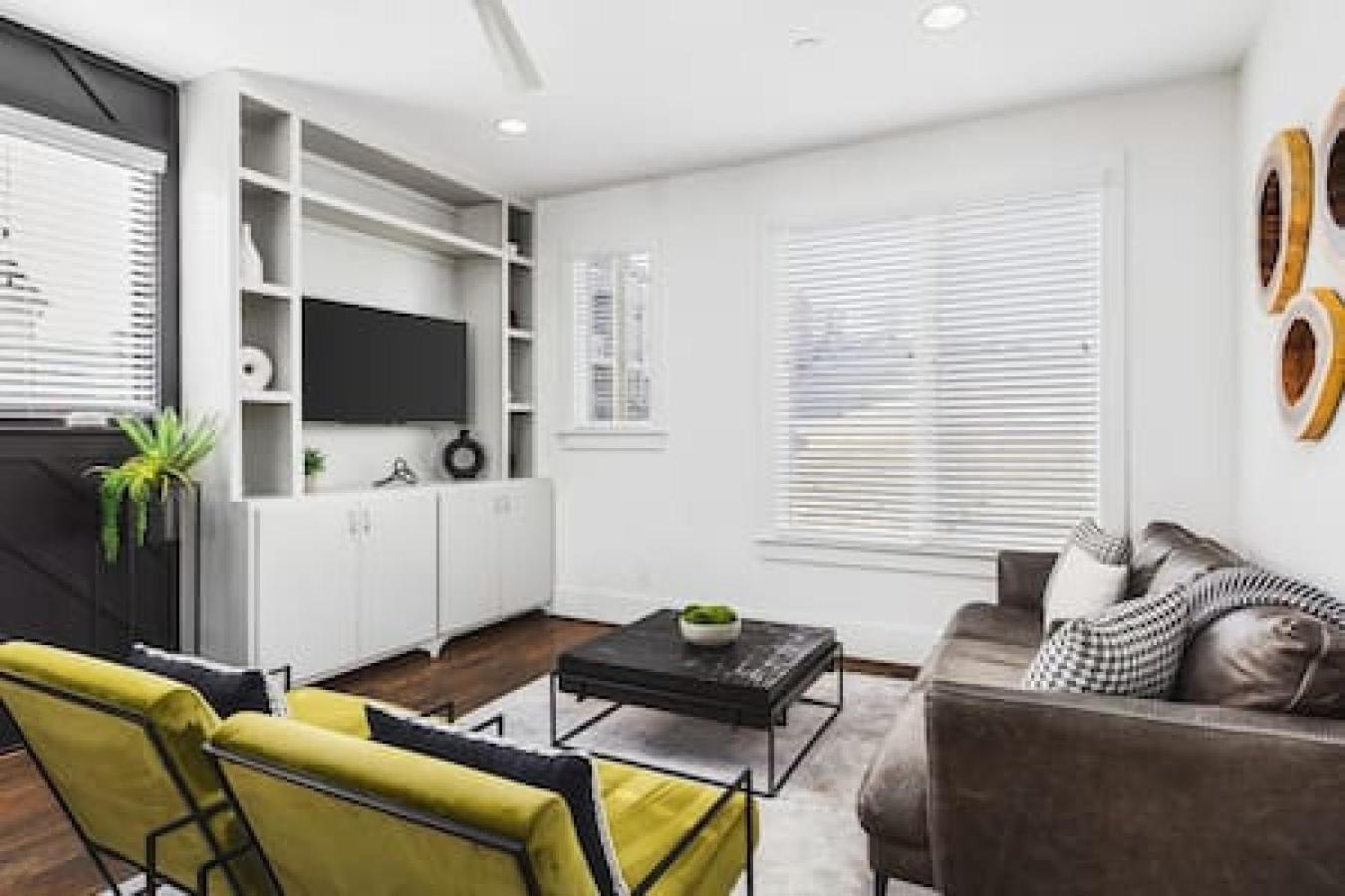 Upscale With Patio Walk To 12 South And Belmont Holiday home *