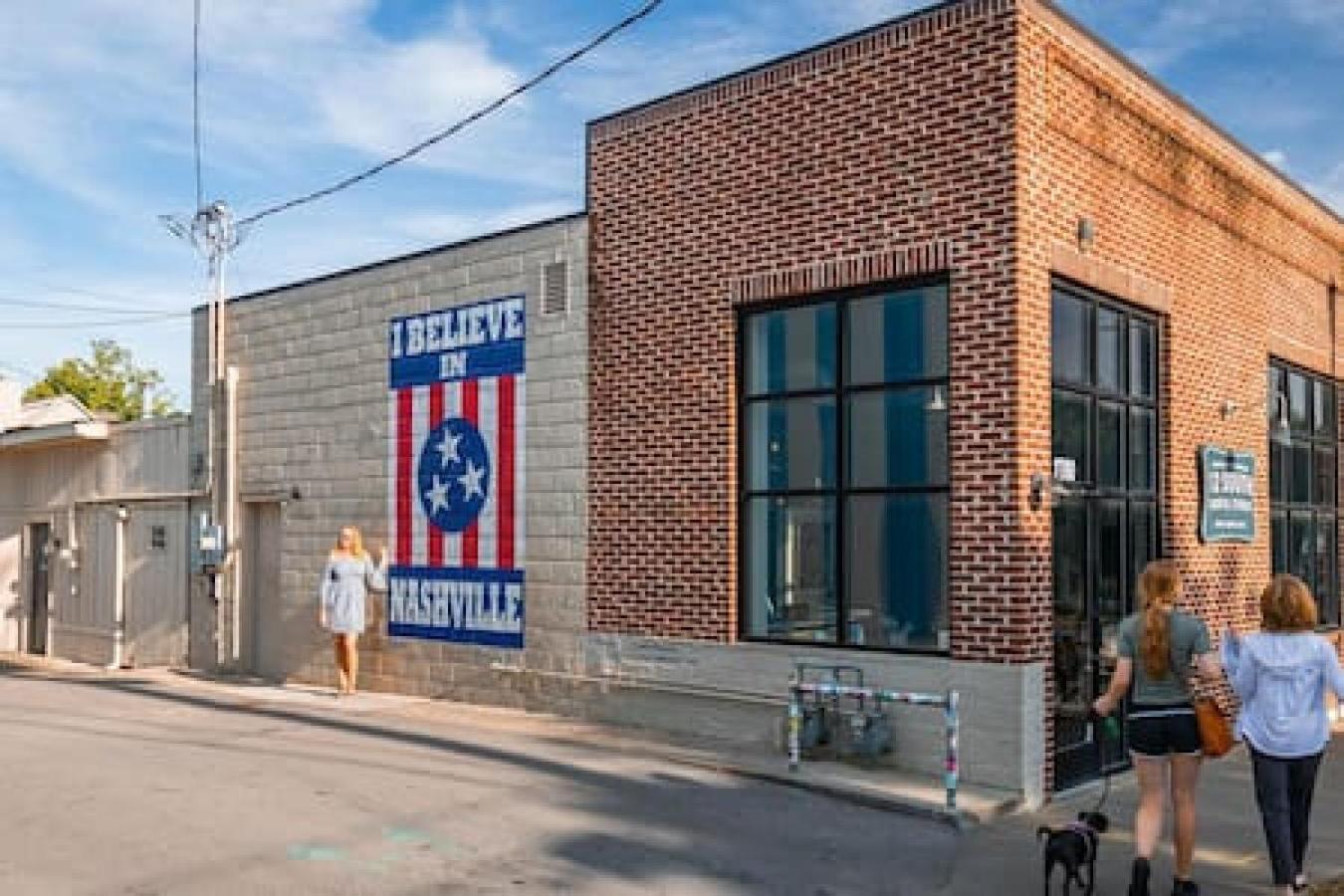 In The Heart Of 12 South And Belmont 5 Beds 3 Bedrooms And 3 Full Bathrooms *