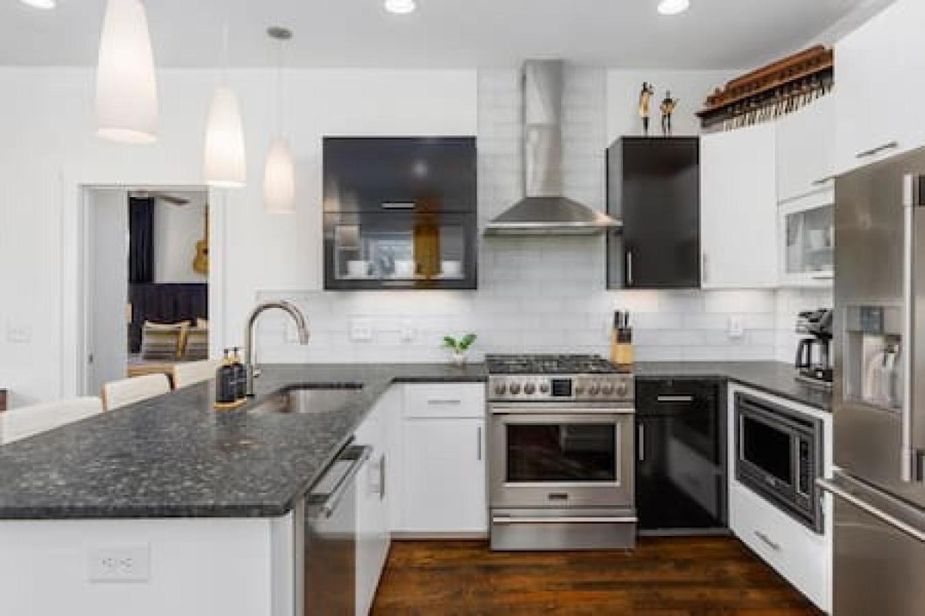 In The Heart Of 12 South And Belmont 5 Beds 3 Bedrooms And 3 Full Bathrooms * Nashville