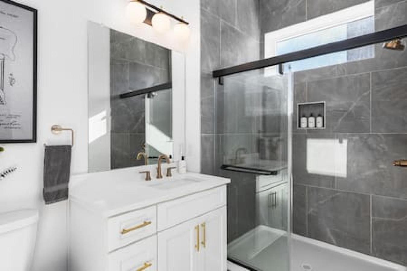Spacious With Large Patio Rooftop Deck And Garage * Nashville