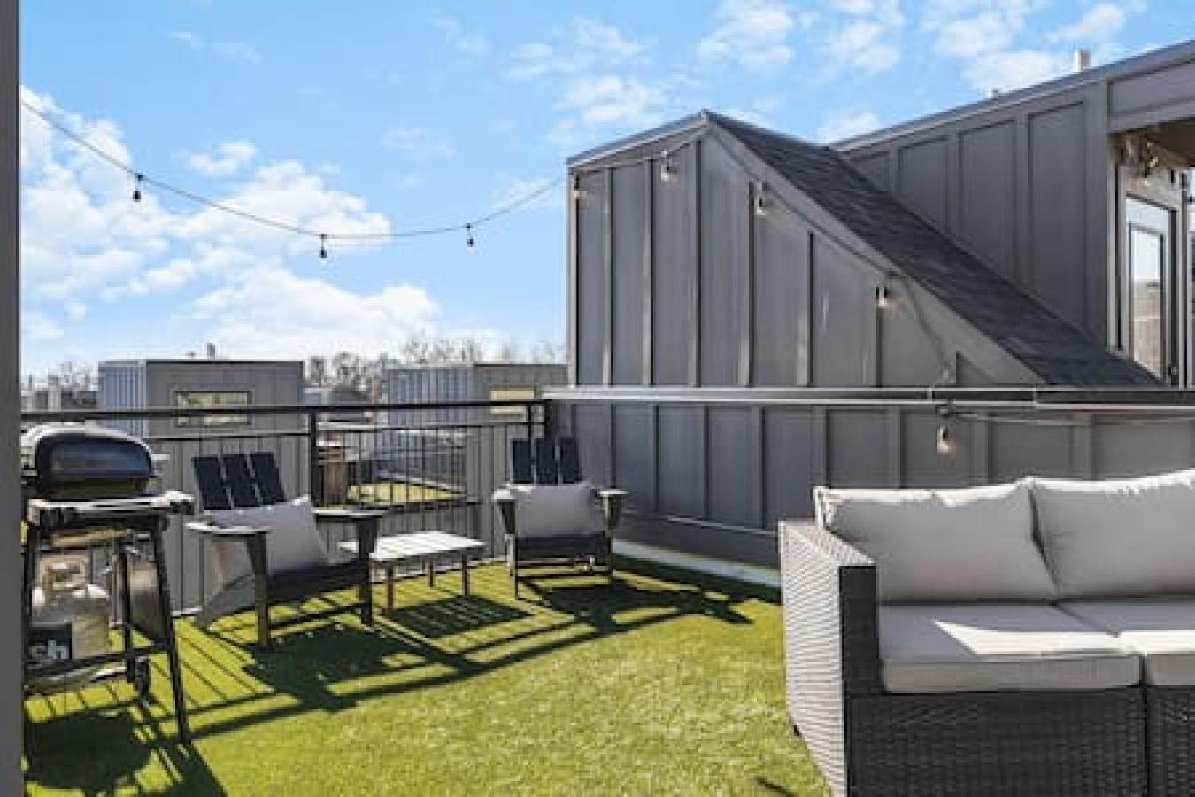 Spacious With Large Patio Rooftop Deck And Garage Nashville