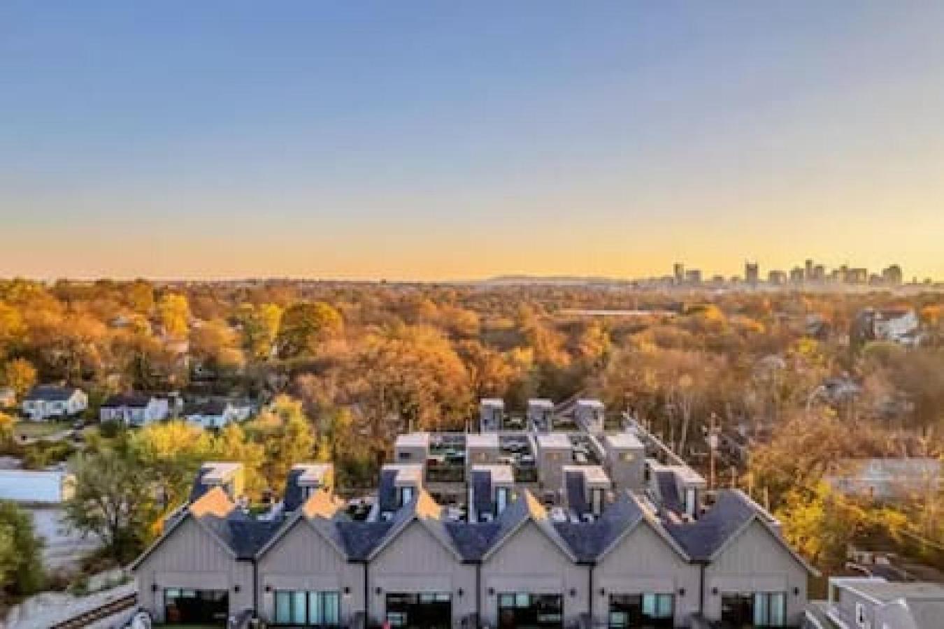 Holiday home Spacious With Large Patio Rooftop Deck And Garage Nashville