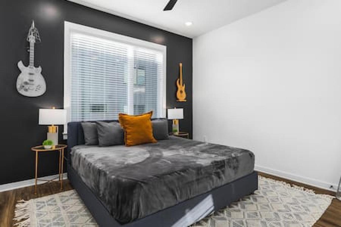 Holiday home Spacious With Large Patio Rooftop Deck And Garage Nashville