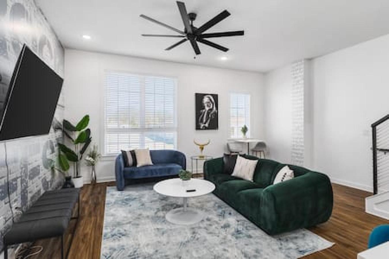 Holiday home Spacious With Large Patio Rooftop Deck And Garage