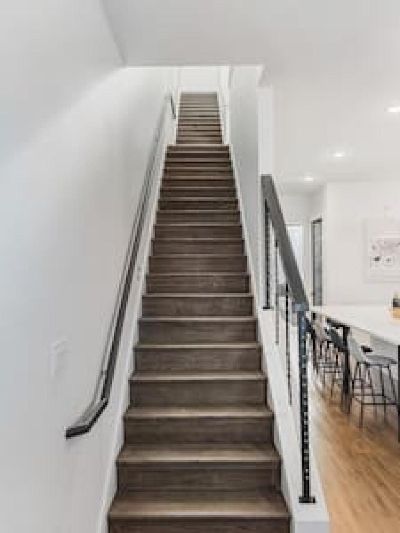 Spacious With Large Patio Rooftop Deck And Garage Holiday home