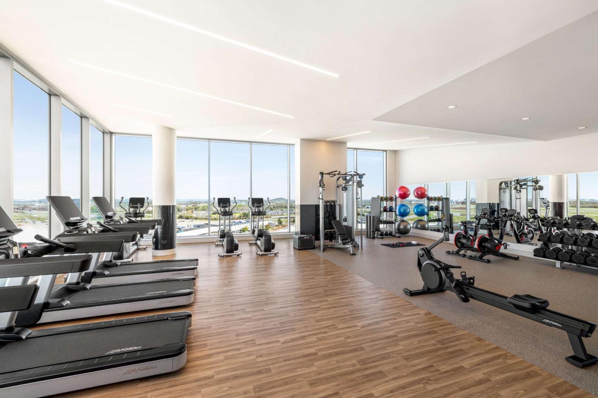 Hilton Bna Airport Terminal Hotel 4*