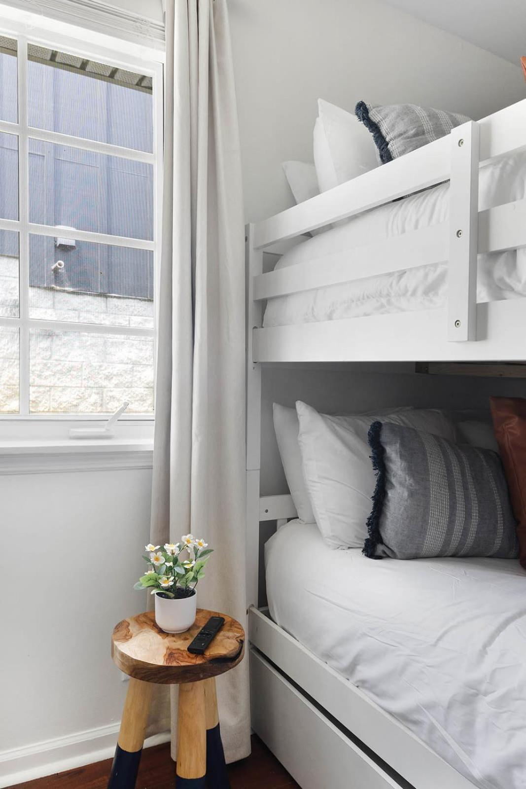 Blue - 2 Bedroom And Mins To Broadway
