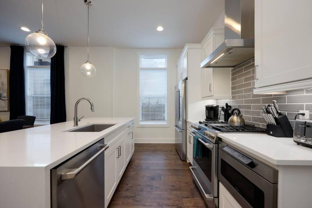 Holiday home New And Luxurious By Downtown With Rooftop Deck! *