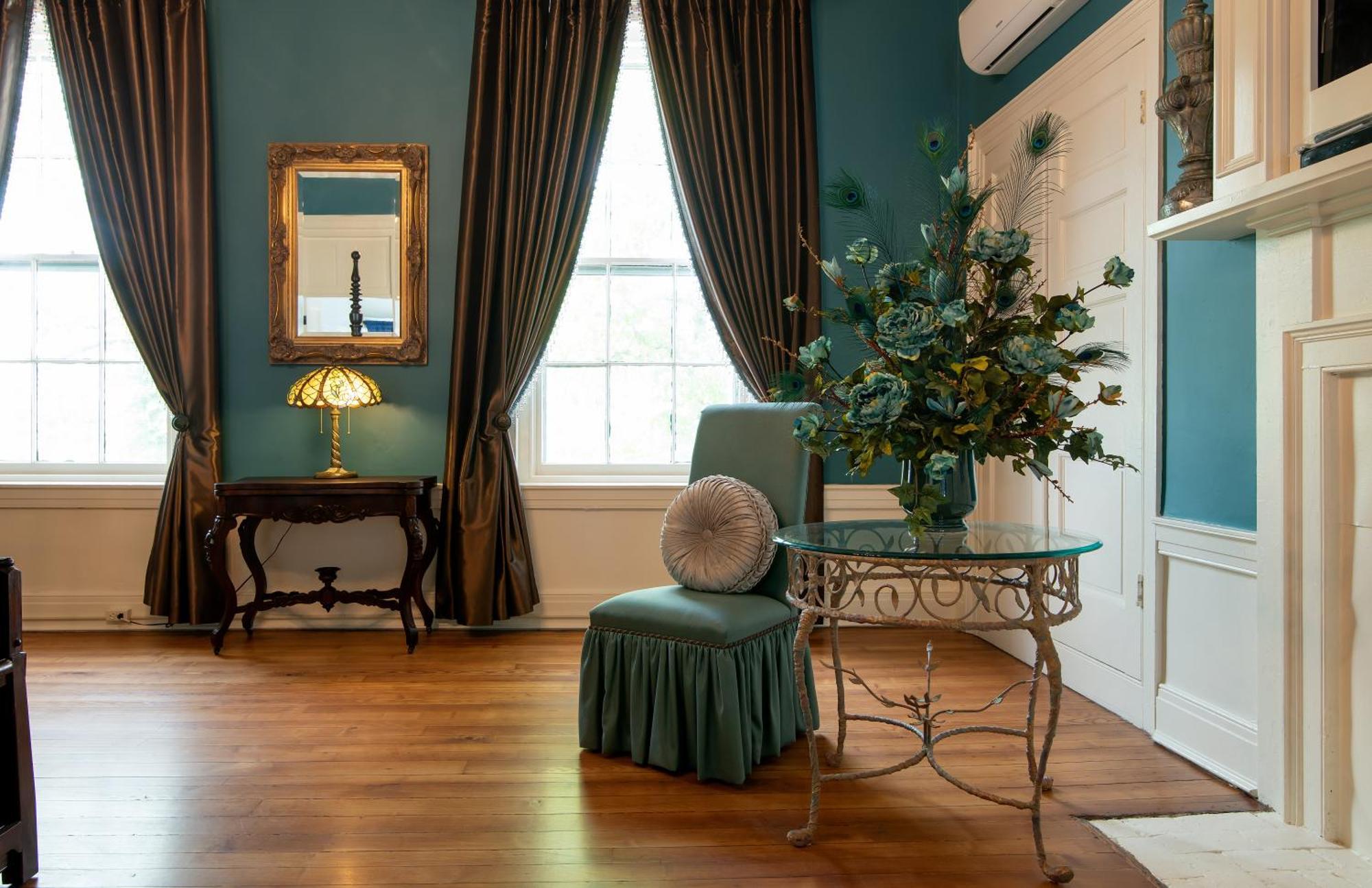 Belle Air Mansion And Bed & Breakfast