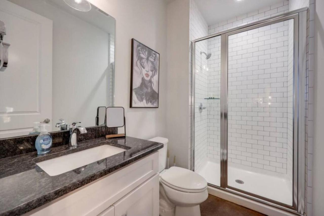 Weho Home, Geodis Park, Private Movie Theater! 10min To Broadway! Sleeps 10!