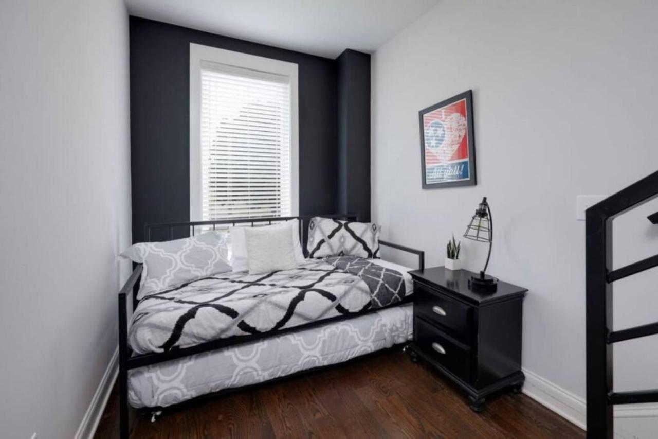 Weho Home, Geodis Park, Private Movie Theater! 10min To Broadway! Sleeps 10! Holiday home *