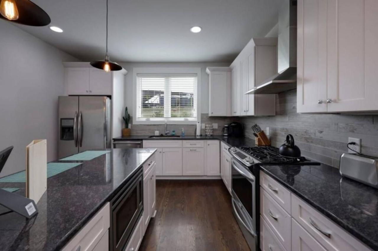 Weho Home, Geodis Park, Private Movie Theater! 10min To Broadway! Sleeps 10! *