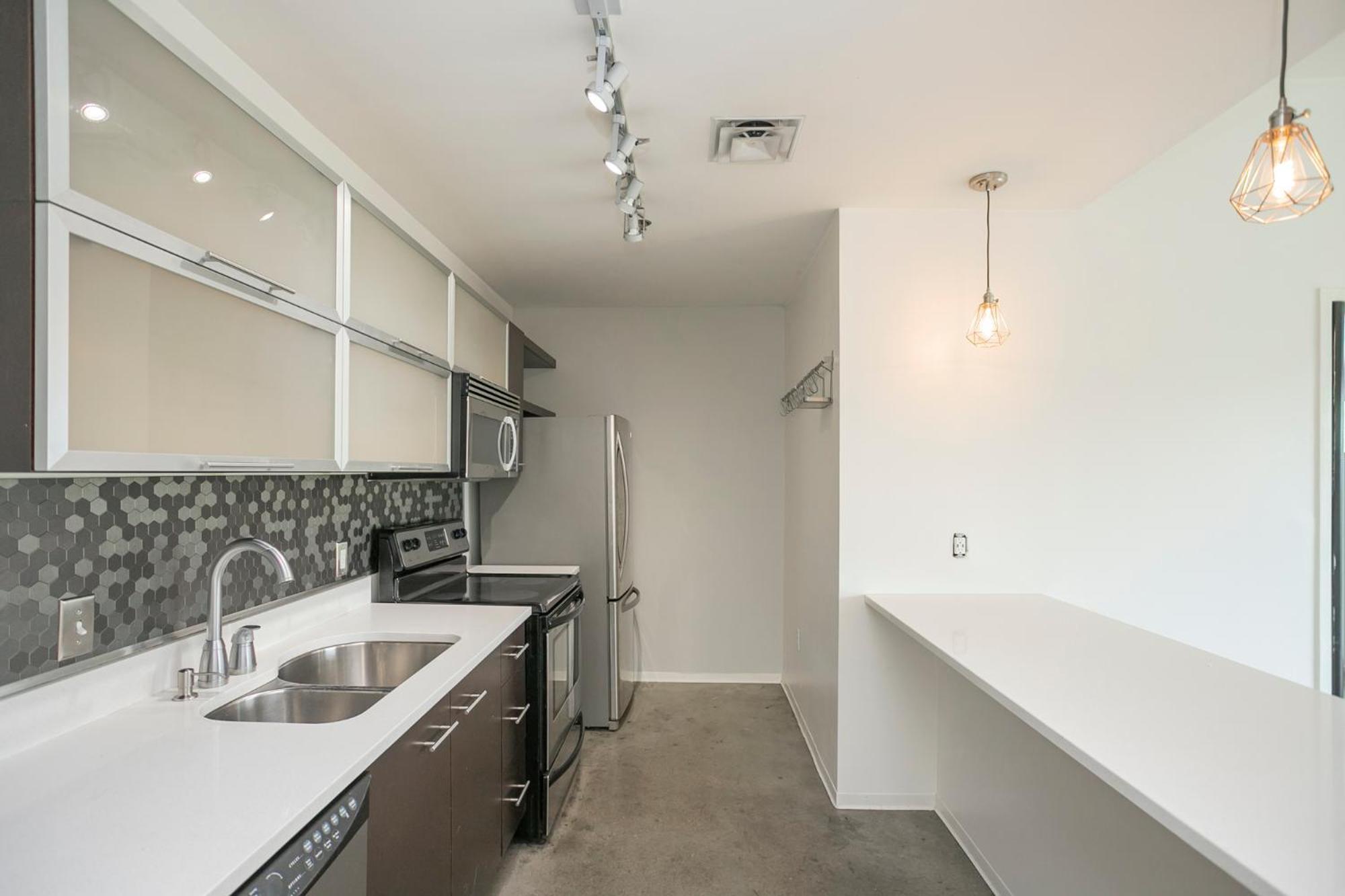 Unfurnished Amazing Layout W Balcony & Storage 30 Day Minimum Nashville