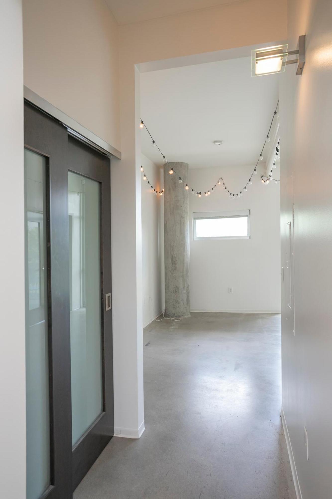 Holiday home Unfurnished Amazing Layout W Balcony & Storage 30 Day Minimum