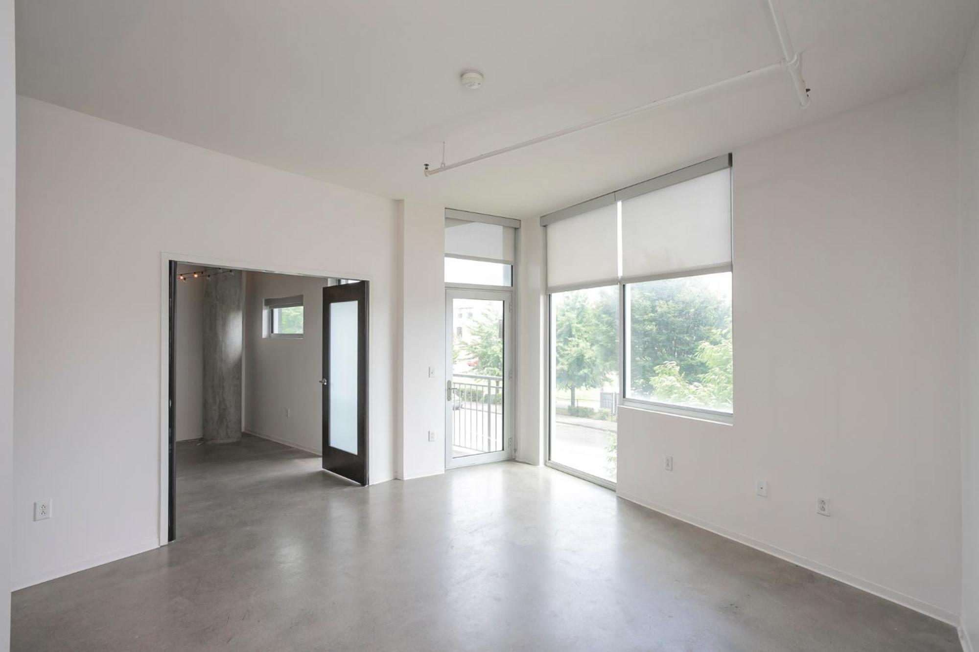 Unfurnished Amazing Layout W Balcony & Storage 30 Day Minimum Holiday home *
