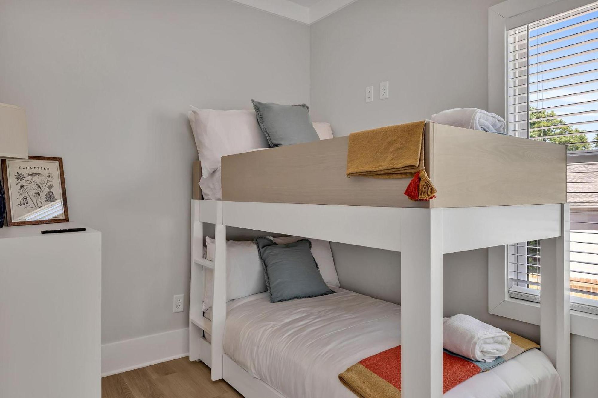 Holiday home Double Treble - 2 Townhomes - Private Rooftops *