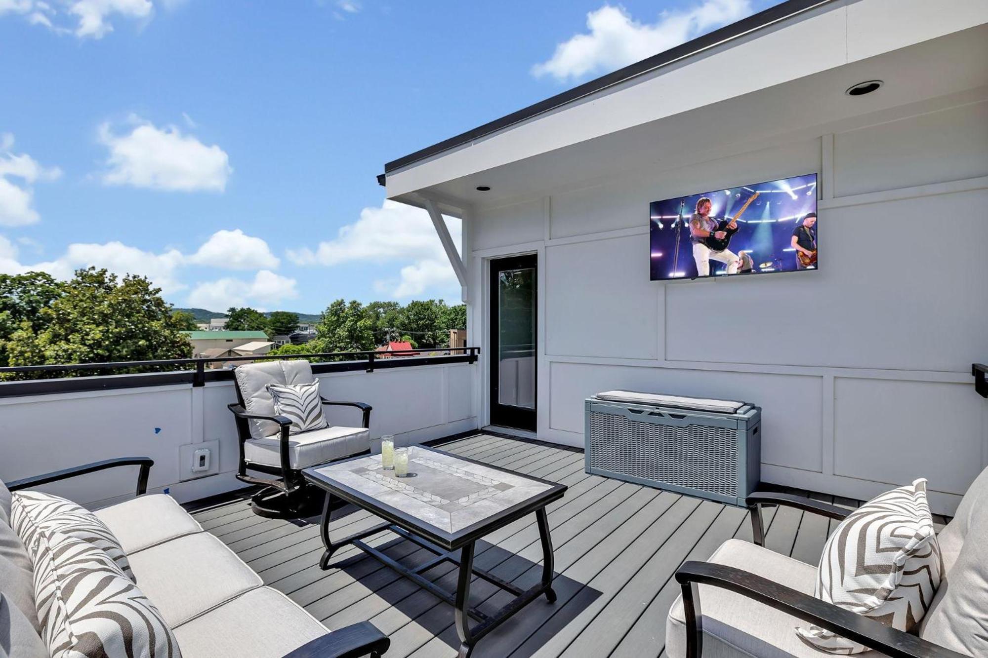 Double Treble - 2 Townhomes - Private Rooftops Holiday home Nashville
