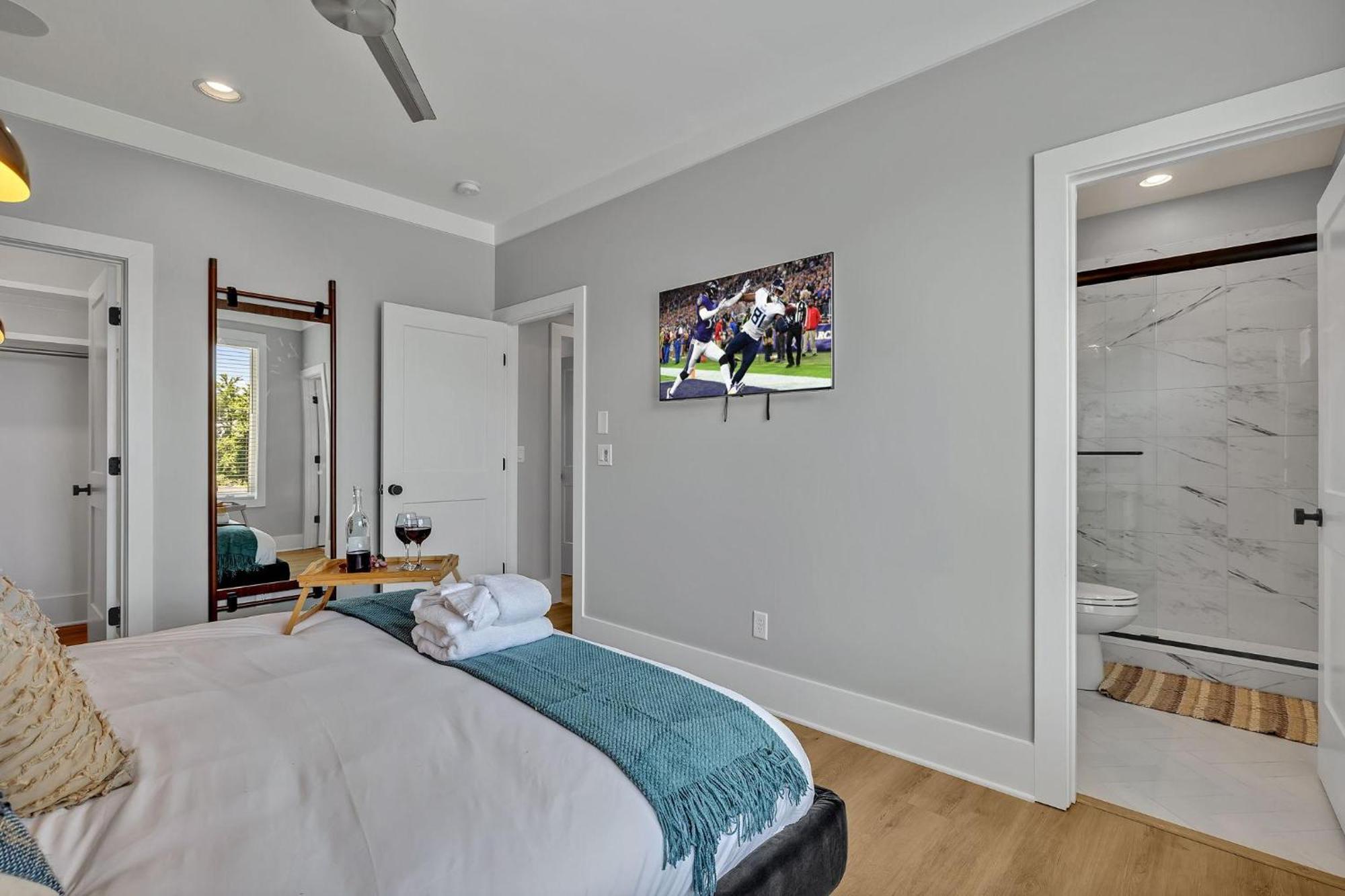 Double Treble - 2 Townhomes - Private Rooftops