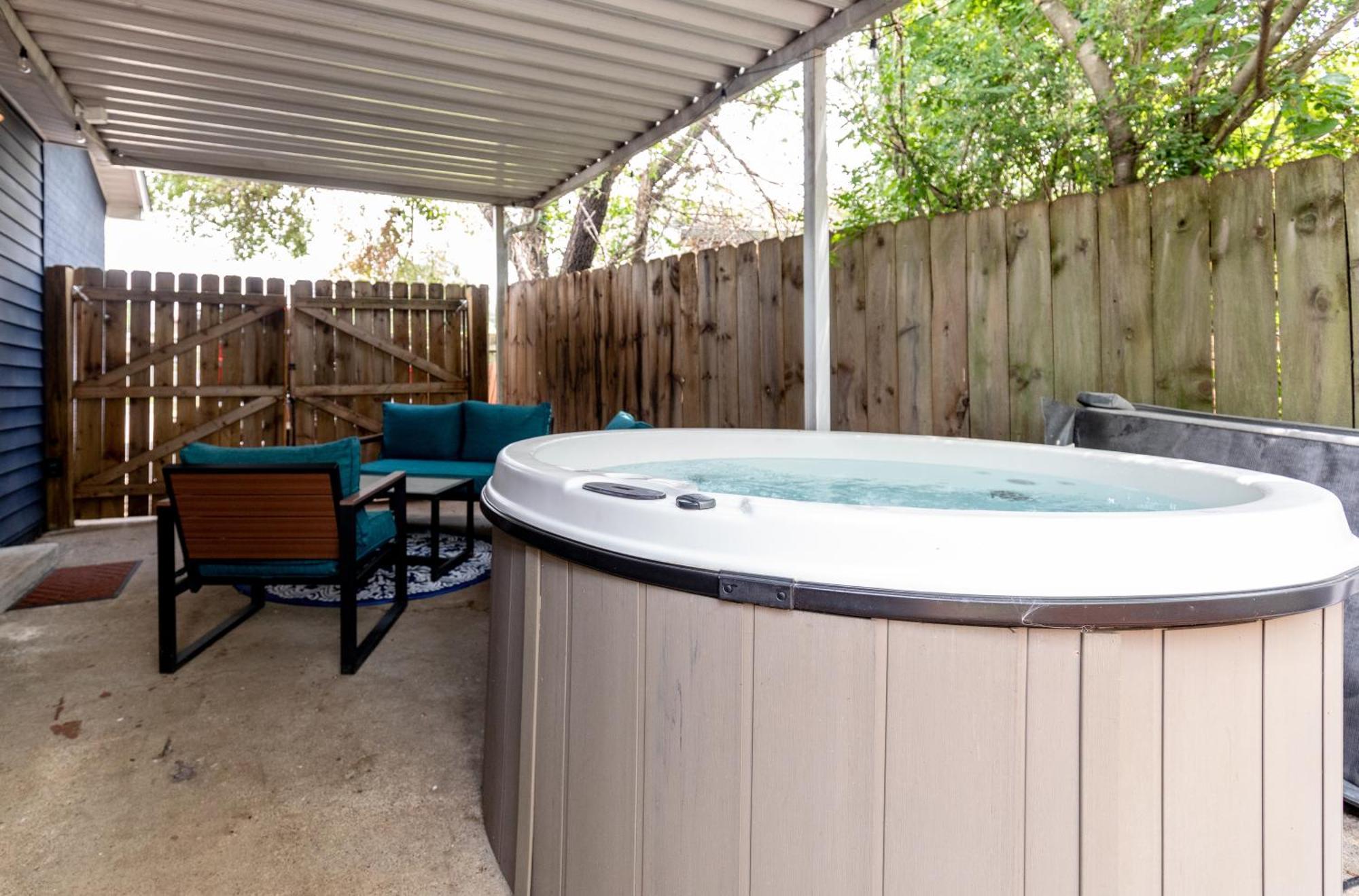 Holiday home New Casa Azul - 2 King Beds Yard Hot Tub! *