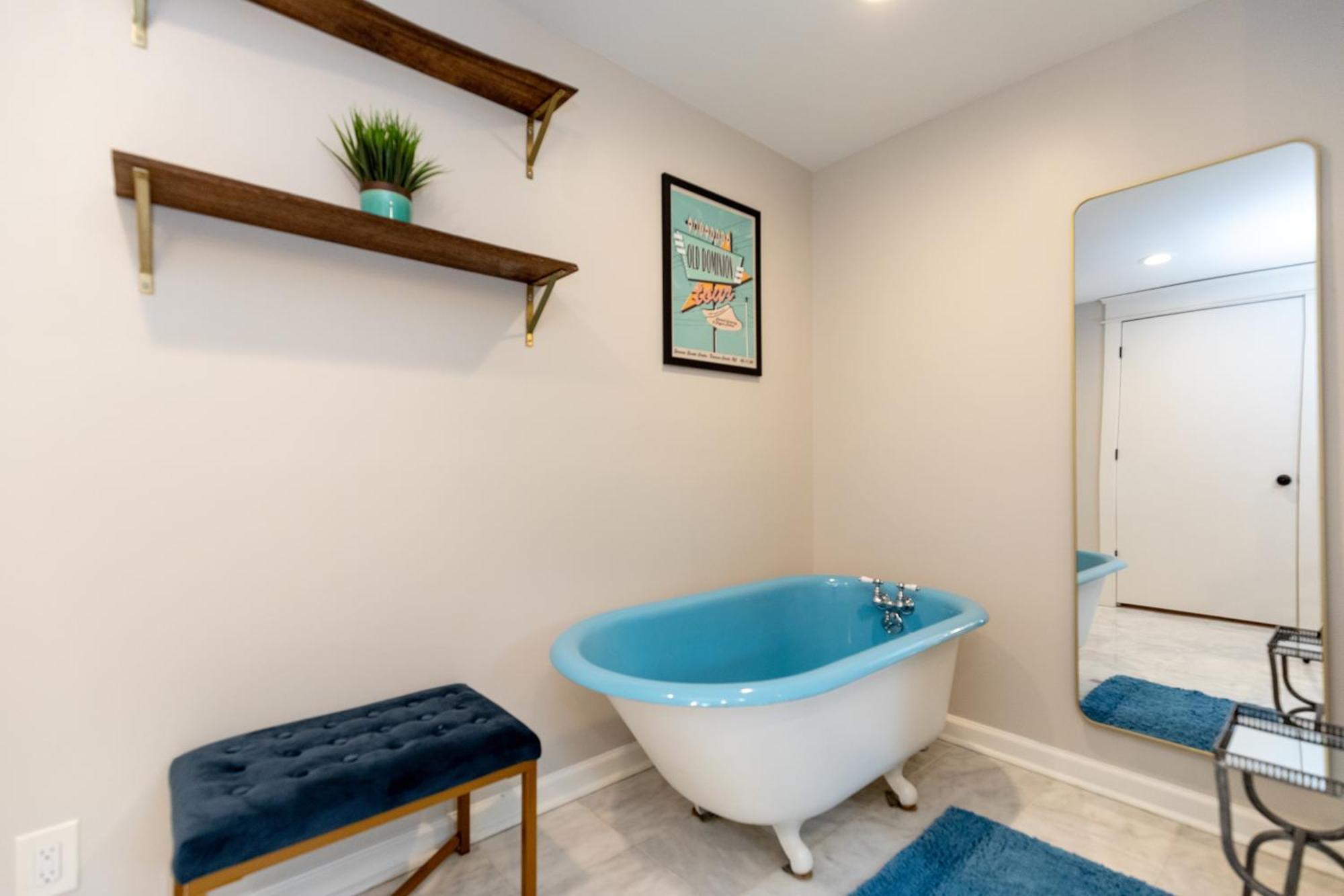 New Casa Azul - 2 King Beds Yard Hot Tub! Holiday home