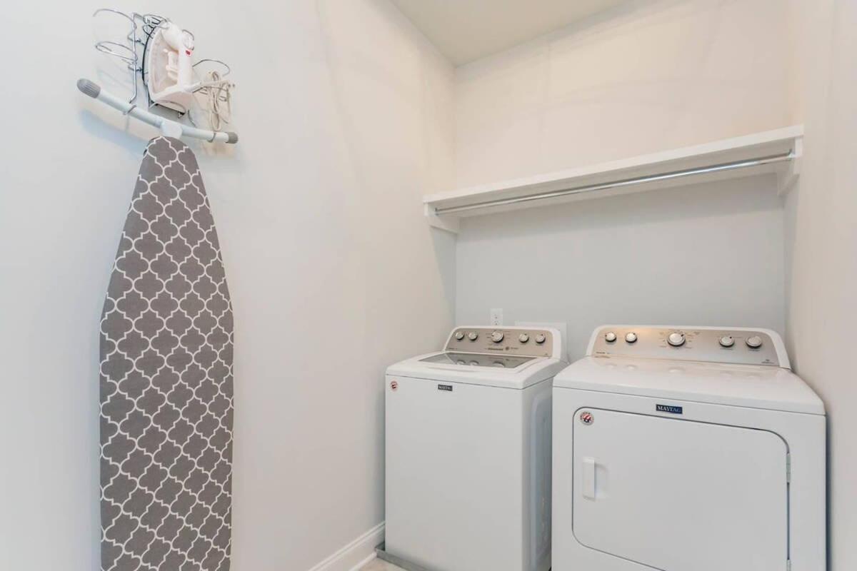 2 5 Miles To Dwntn 3 King Beds - Garage Parking Holiday home