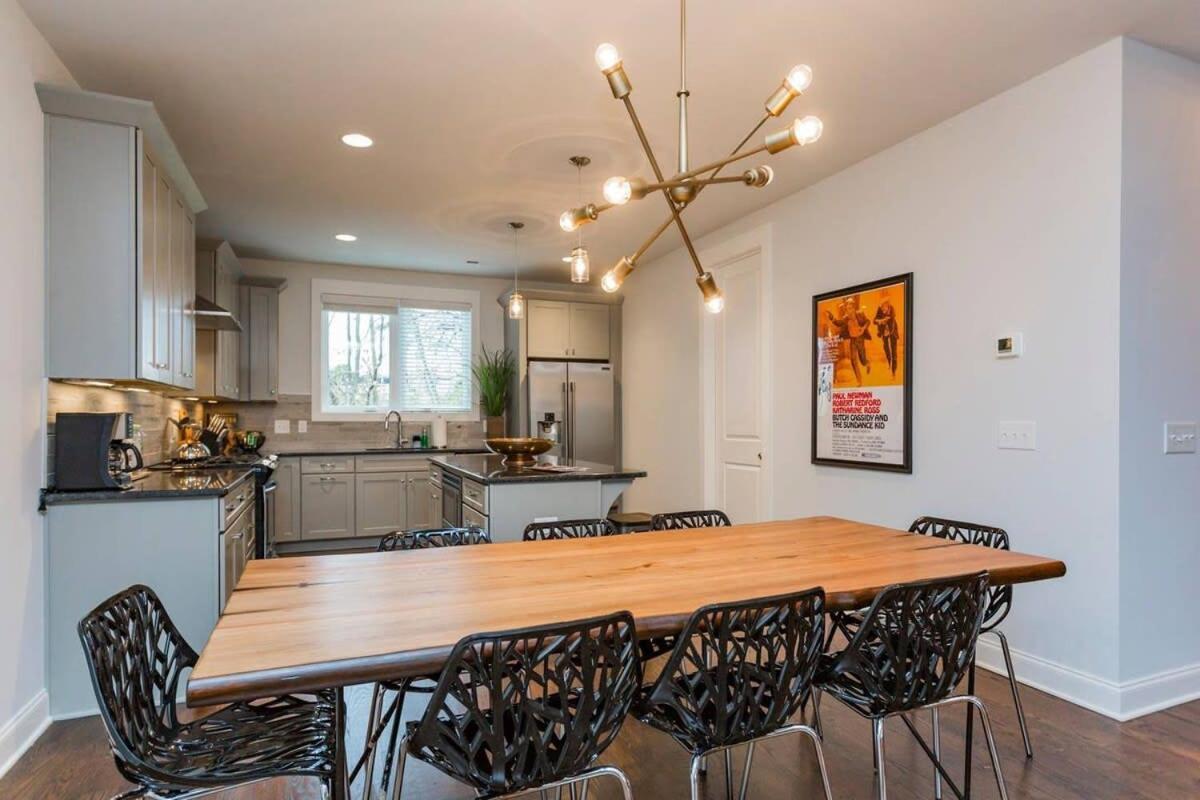 2 5 Miles To Dwntn 3 King Beds - Garage Parking Holiday home Nashville