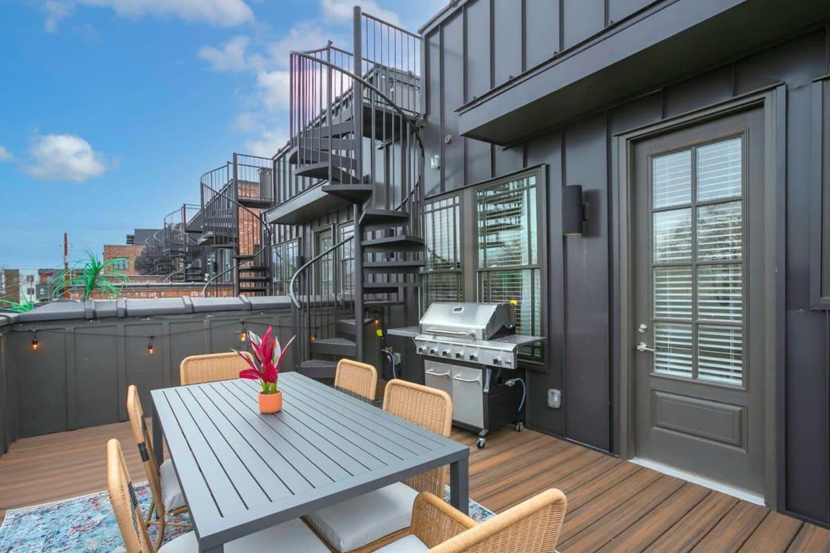 Holiday home Roof Deck Grill Views 2 Miles From Broadway