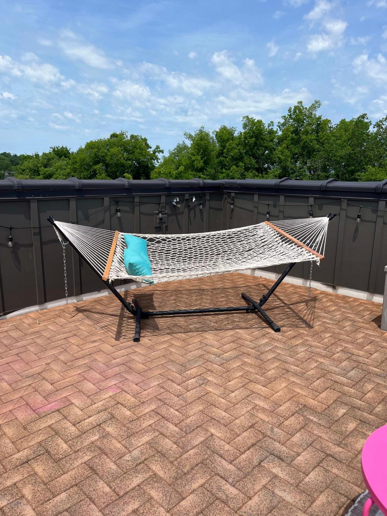 Holiday home Roof Deck Grill Views 2 Miles From Broadway *