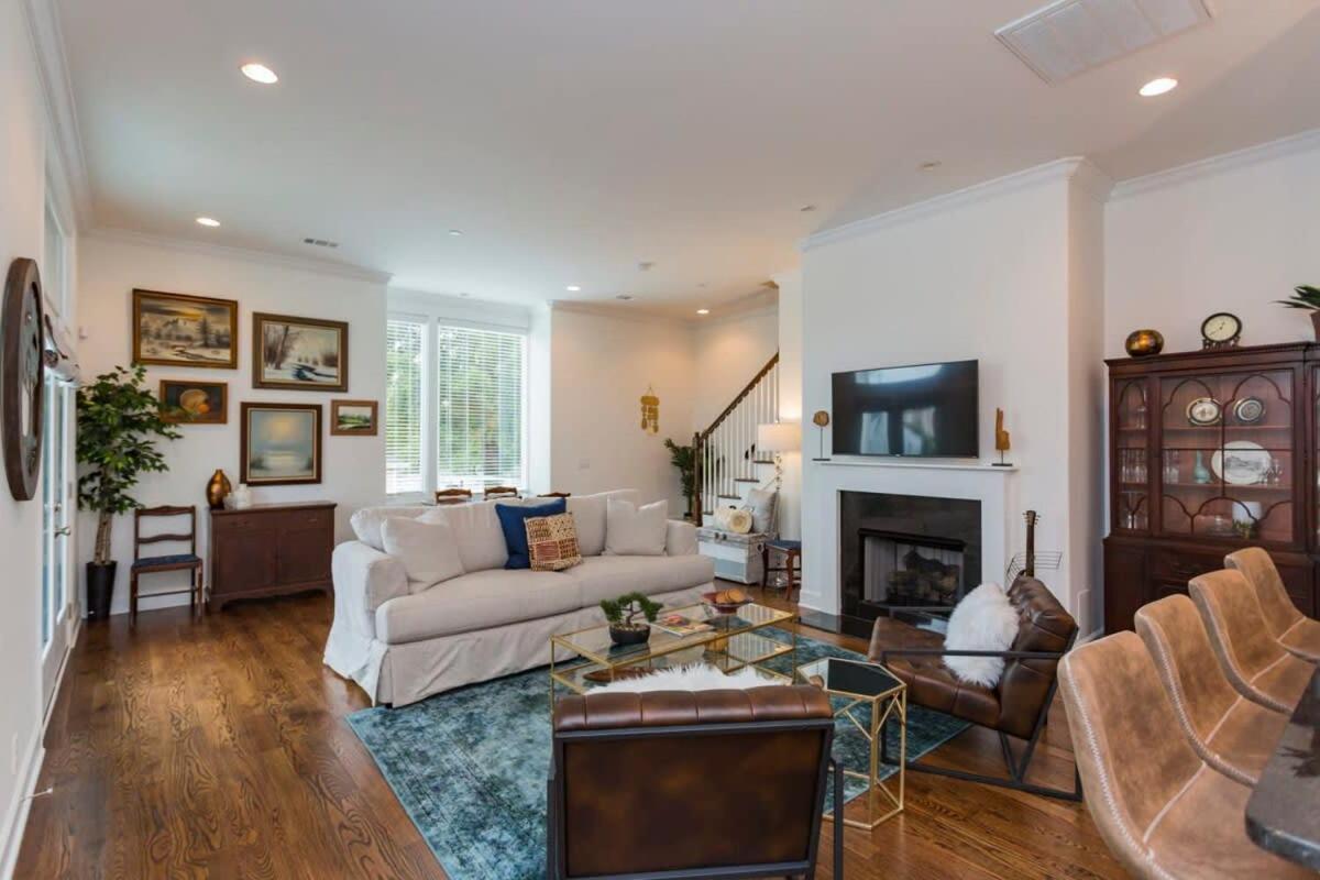 Relaxing In East Nash Walk To Shops And Cafes Holiday home *