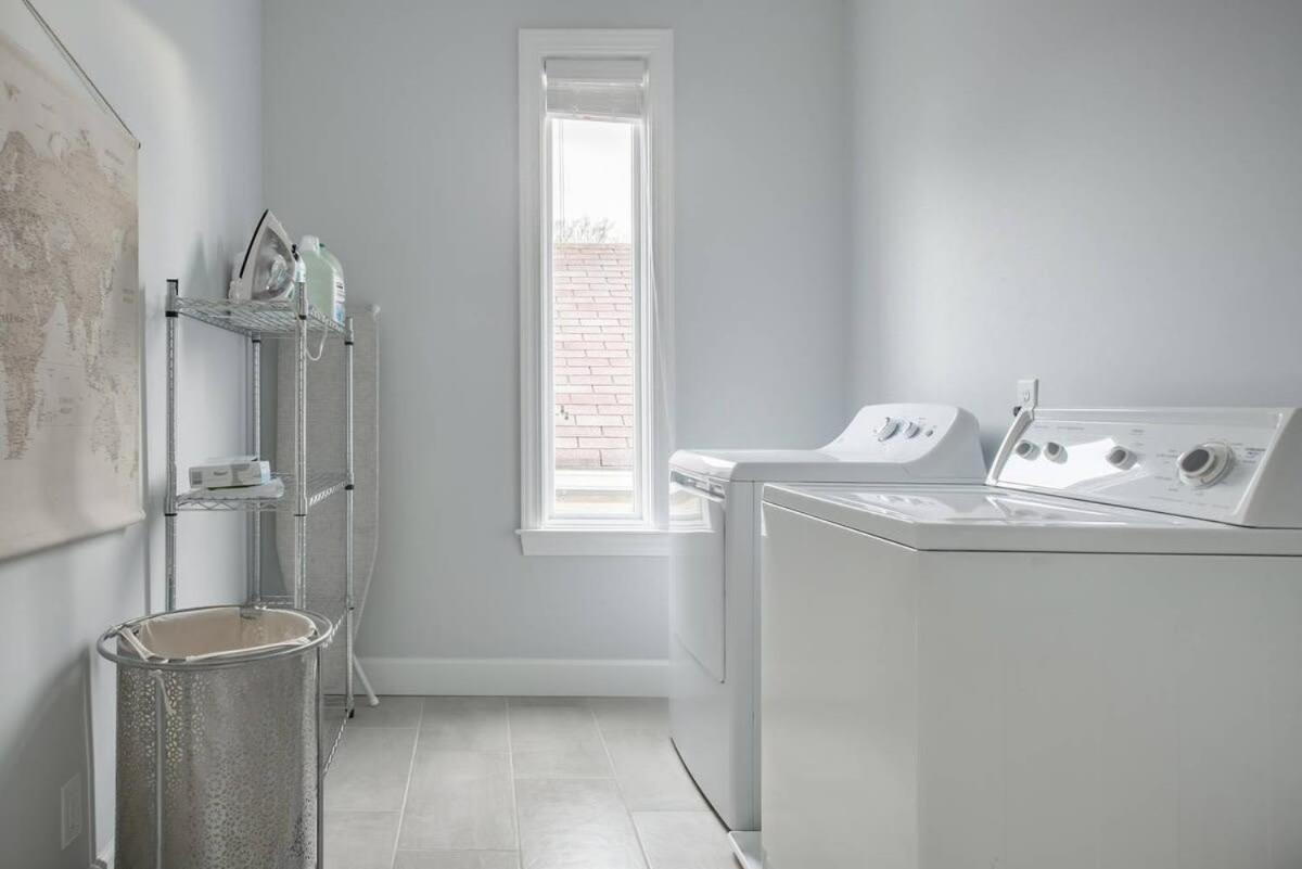 Holiday home Relaxing In East Nash Walk To Shops And Cafes *
