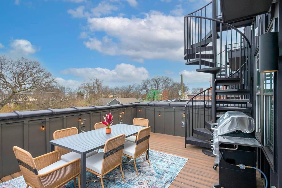 Roof Deck Grill Views 2 Miles From Broadway * Nashville