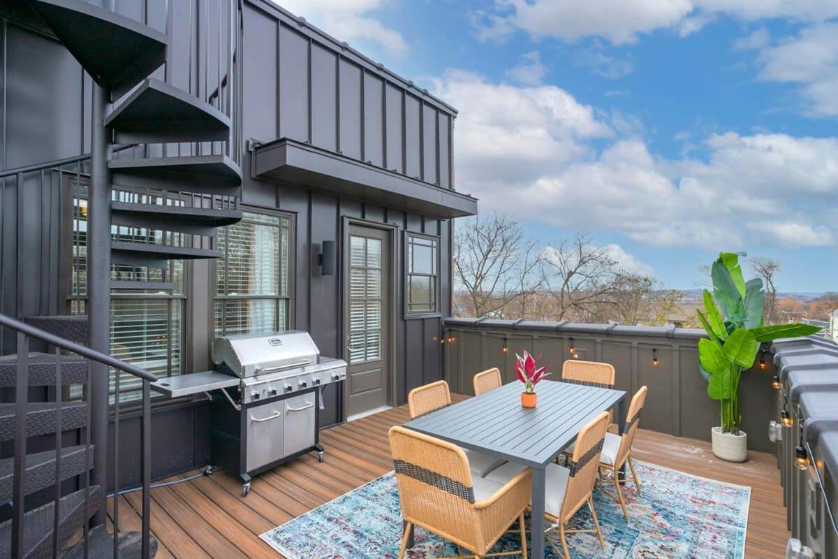 Holiday home Roof Deck Grill Views 2 Miles From Broadway *