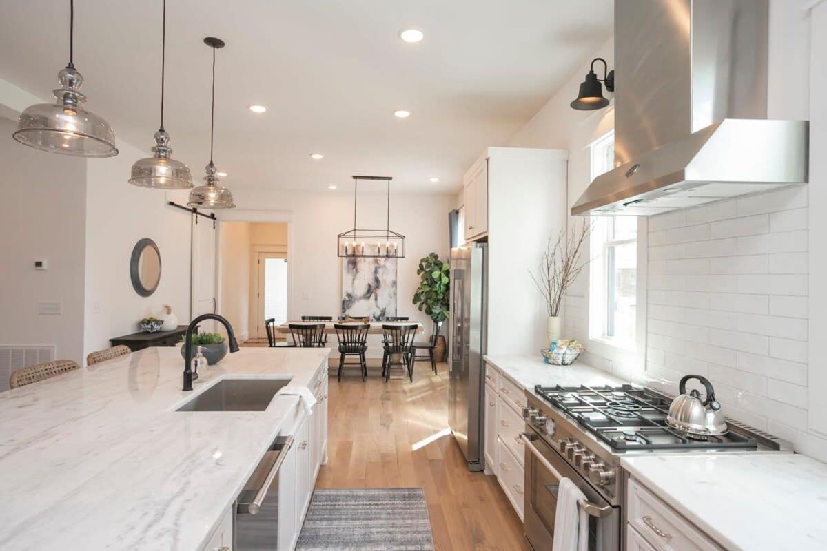 Custom Office Game & Fire Pit Holiday home Nashville