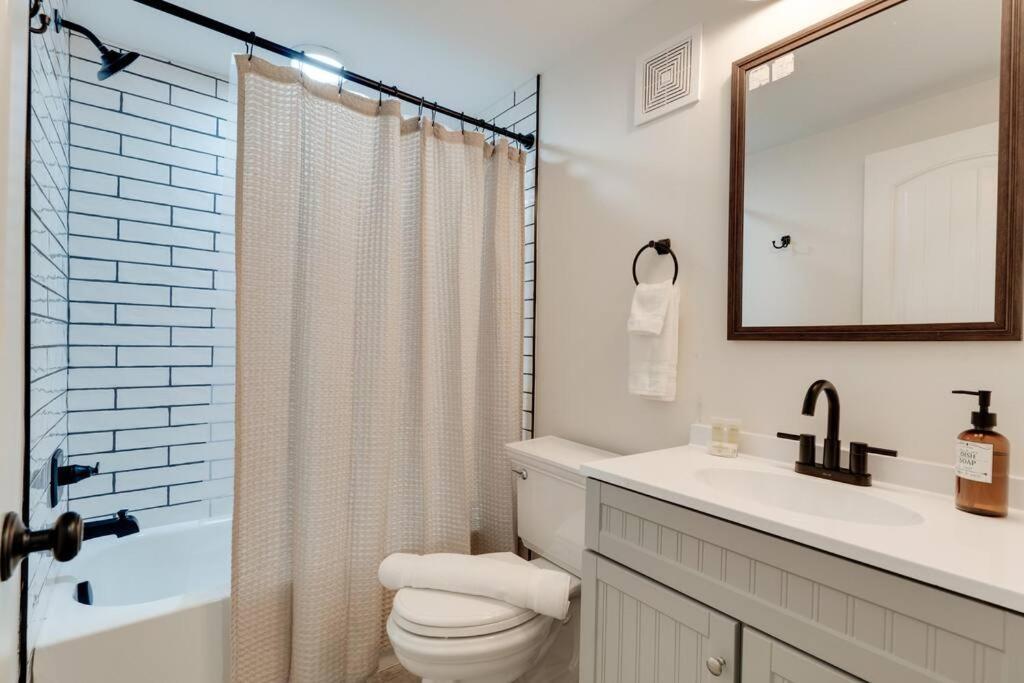 Newly Remodeled! Beautiful 3bd In East Nash! Holiday home *