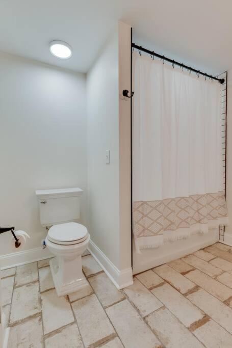 Newly Remodeled! Beautiful 3bd In East Nash! Holiday home Nashville