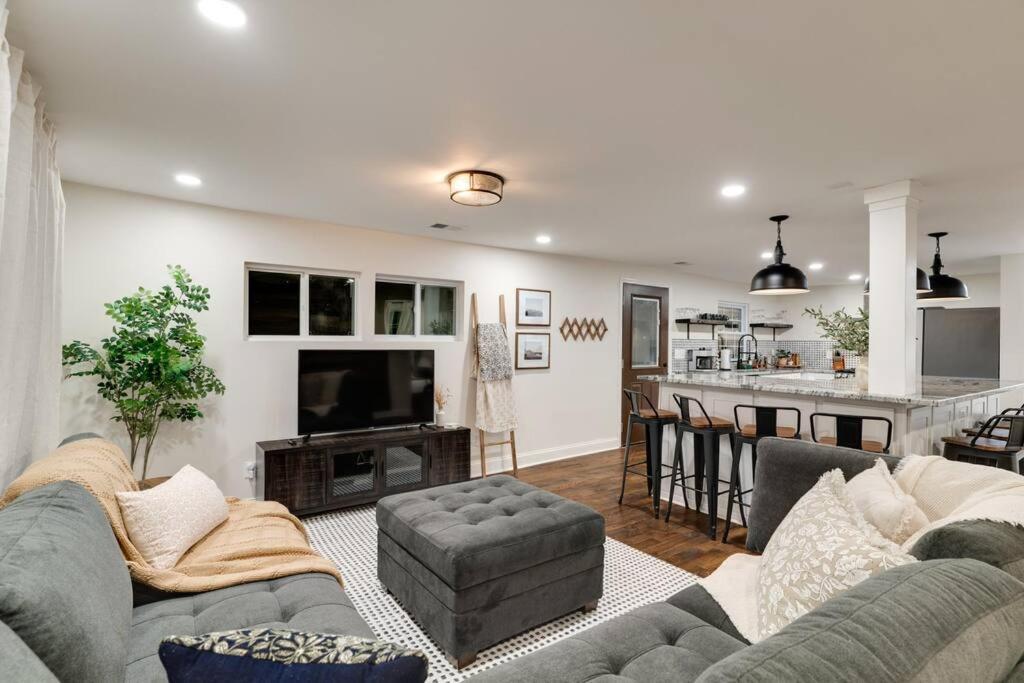 Newly Remodeled! Beautiful 3bd In East Nash! Holiday home Nashville
