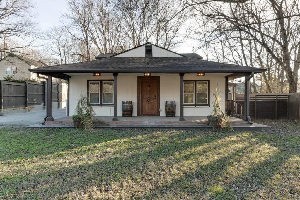 Newly Remodeled! Beautiful 3bd In East Nash! Holiday home