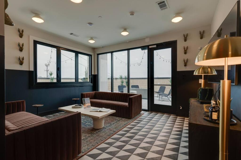 Brand New-luxury Apartment-downtown Apartment *