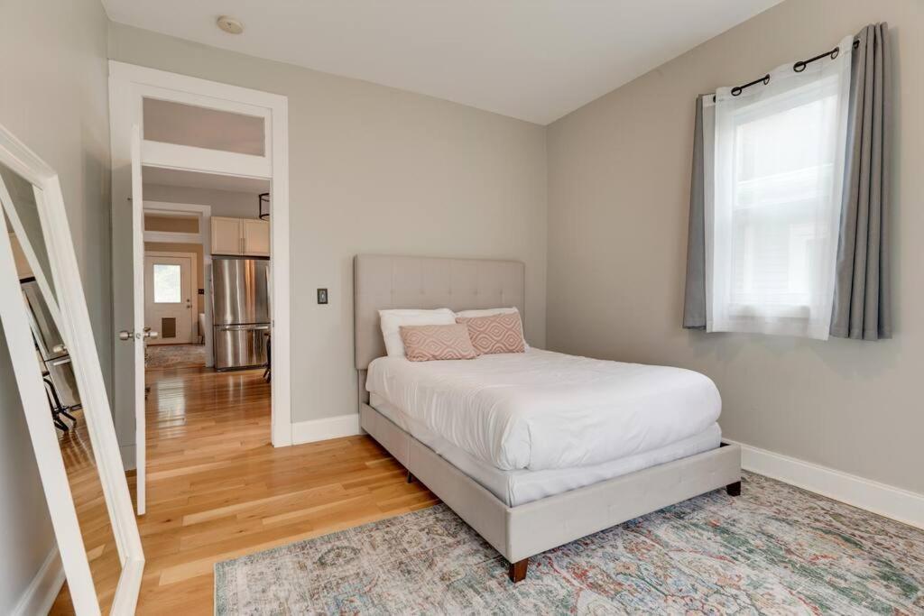 Holiday home East Nash Retreat- Sleeps 10, Yard, Walk To Bars! Nashville