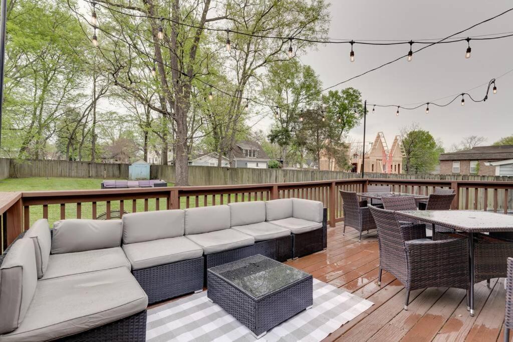 East Nash Retreat- Sleeps 10, Yard, Walk To Bars! *