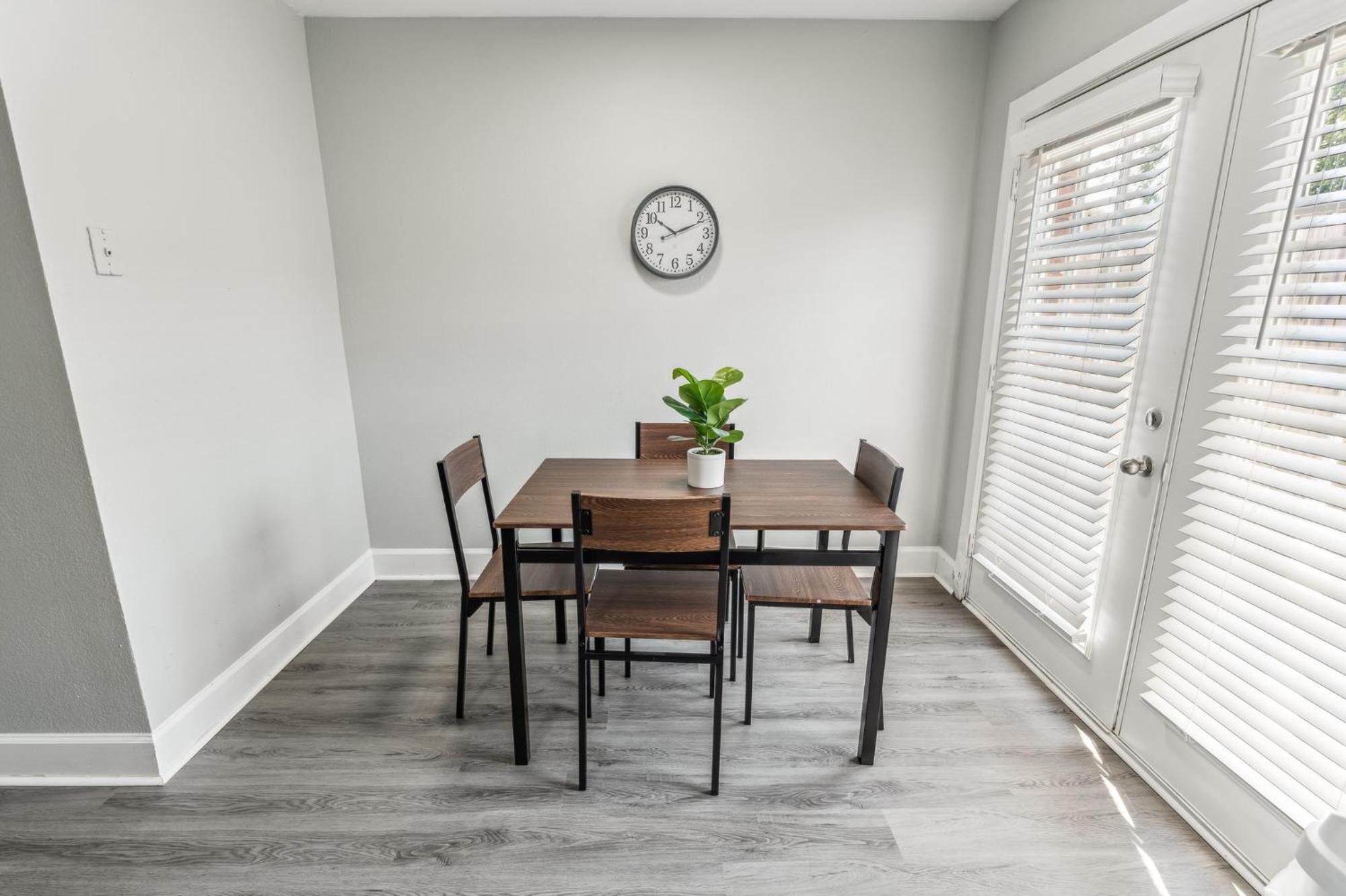 Apartment Brentwood D6 I Cozy & Comfy I 2bd I Free Parking
