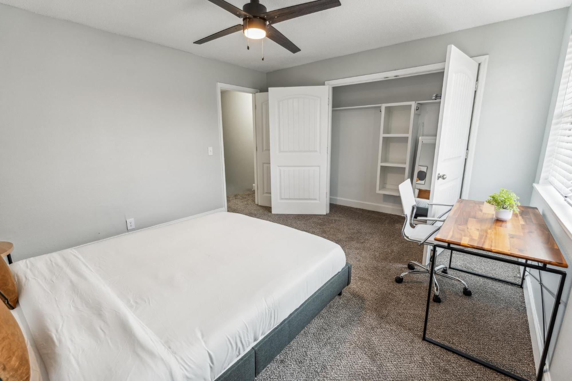 Brentwood D6 I Cozy & Comfy I 2bd I Free Parking *
